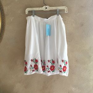NWT Embroidered floral red flare white skirt
